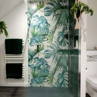 Tropical design theme en suite shower main